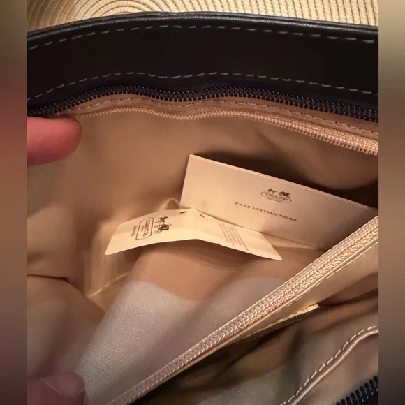 NWT 2012 Coach Navy Pleated Patent Leather Wristlet Clutch with Stitching - Picture 8 of 16